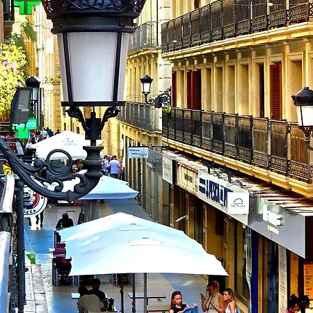 Calle Mayor Next To 阿利坎特